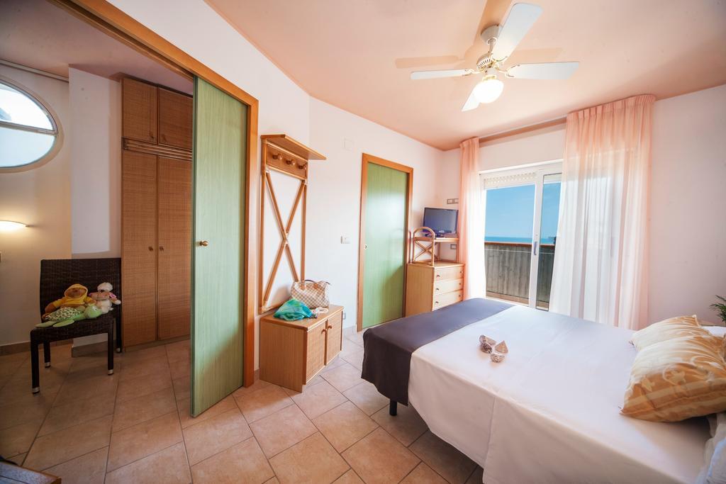 Hotel Doge Alba Adriatica Cameră foto