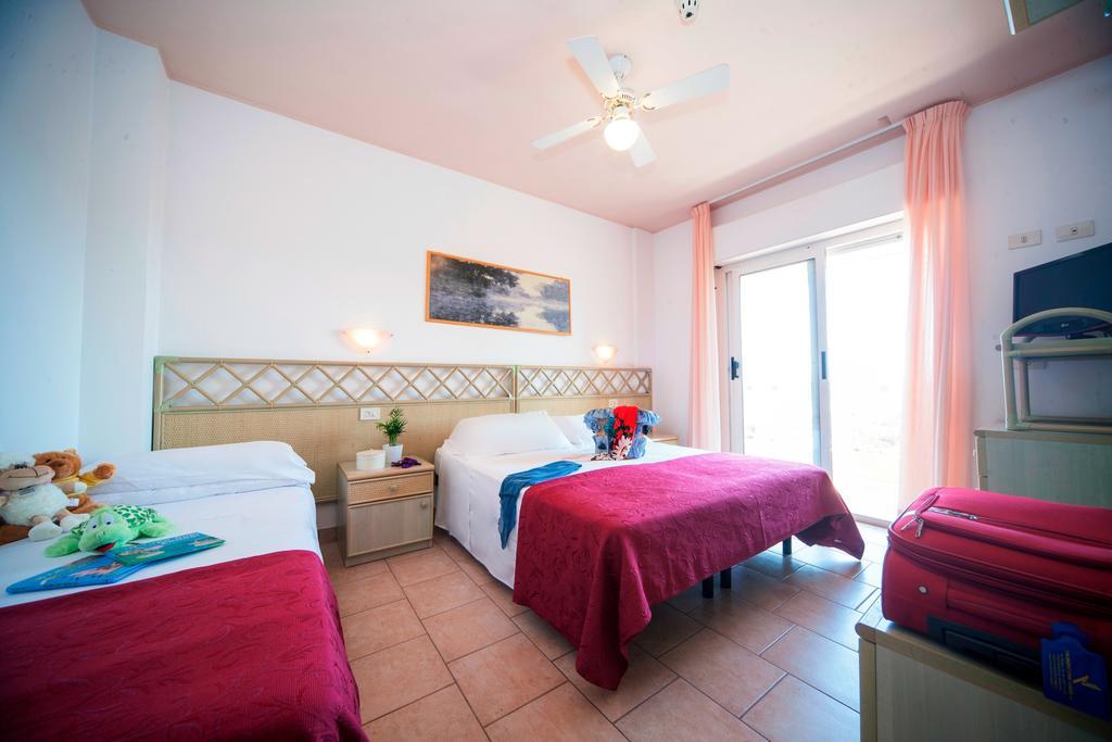 Hotel Doge Alba Adriatica Cameră foto